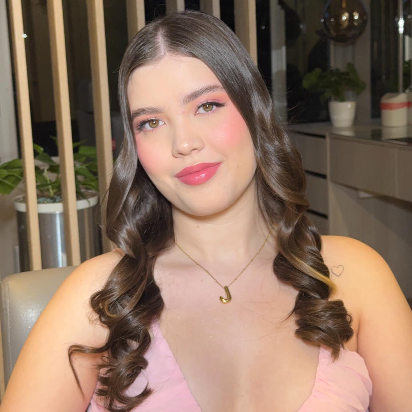 Piel luminosa y labial de impacto